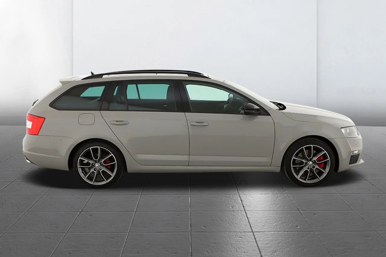 Skoda Octavia Kombi RS 2.0 TSI Drag Läder Pano Navi Värmare 220hk – bild 5 av 20