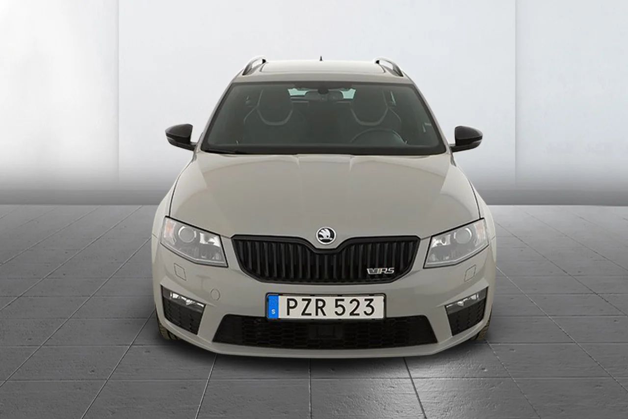 Skoda Octavia Kombi RS 2.0 TSI Drag Läder Pano Navi Värmare 220hk – bild 3 av 20