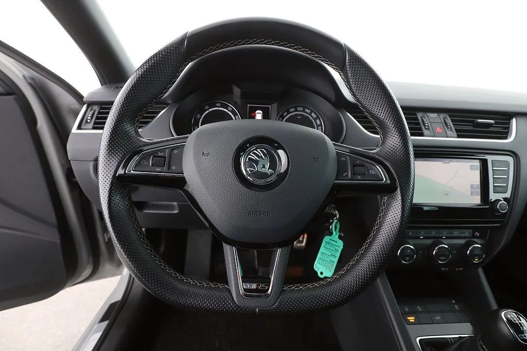 Skoda Octavia Kombi RS 2.0 TSI Drag Läder Pano Navi Värmare 220hk – bild 16 av 20