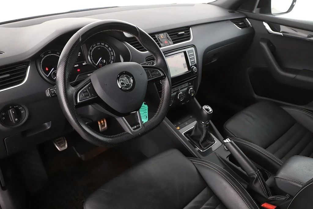 Skoda Octavia Kombi RS 2.0 TSI Drag Läder Pano Navi Värmare 220hk – bild 10 av 20