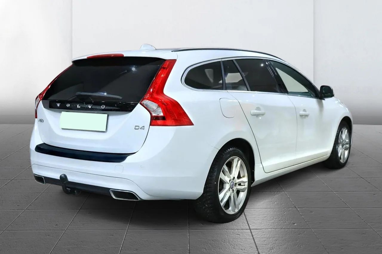 Volvo V60 D4 Aut Momentum Business Drag PDC Värmare 181hk – bild 4 av 11
