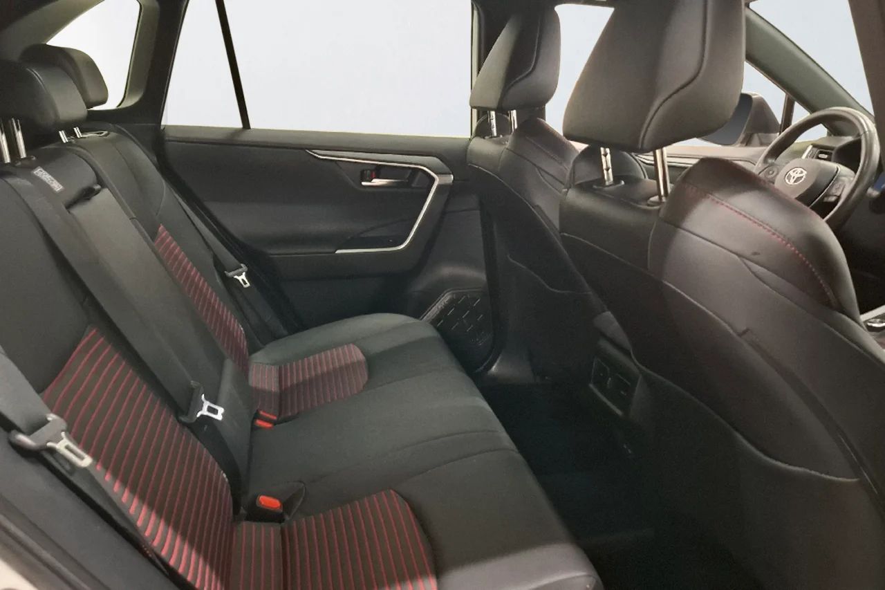Toyota RAV 4 Plug-In AWD-i X-Edition Drag Kamera Delläder 306hk – bild 8 av 11