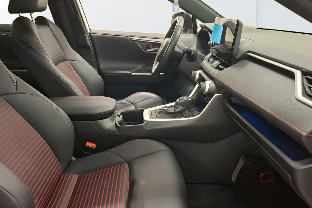 Toyota RAV 4 Plug-In AWD-i X-Edition Drag Kamera Delläder 306hk – bild 7 av 11