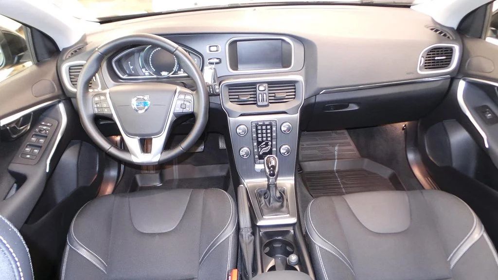 Volvo V40 D3 Aut Momentum Business Pro Värmare PDC 150hk – bild 7 av 8