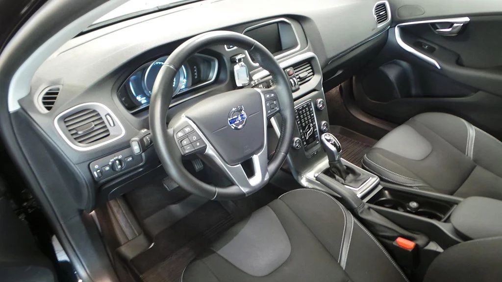 Volvo V40 D3 Aut Momentum Business Pro Värmare PDC 150hk – bild 5 av 8