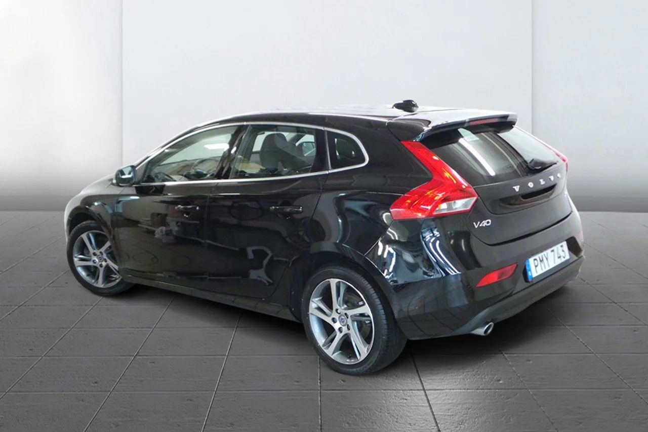 Volvo V40 D3 Aut Momentum Business Pro Värmare PDC 150hk – bild 4 av 8