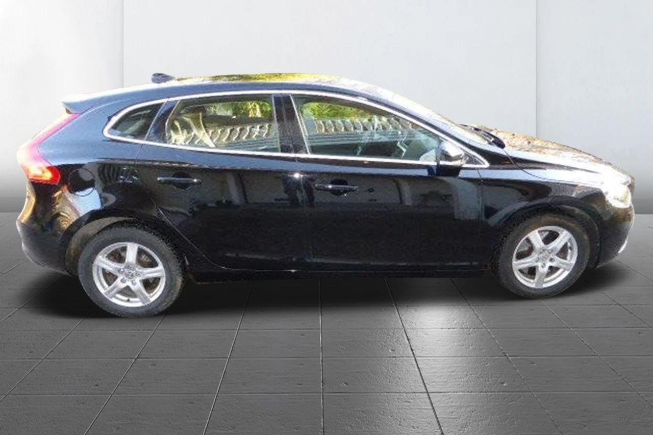 Volvo V40 D3 Aut Momentum Business Pro Värmare PDC 150hk – bild 3 av 8