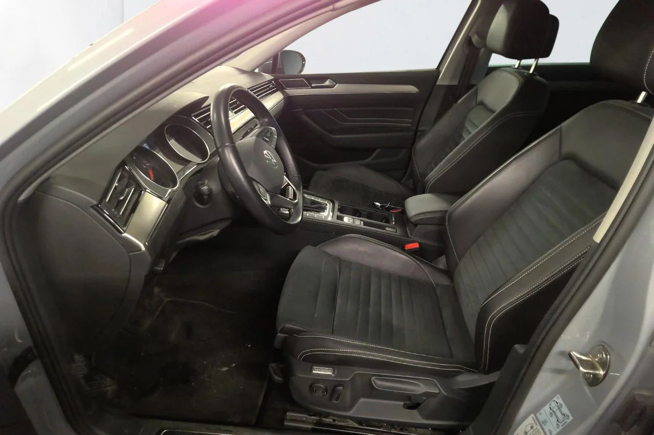 Volkswagen Passat SC 2.0 TDI 4M Aut GT Drag Kamera Värmare MOMS 200hk – bild 6 av 8