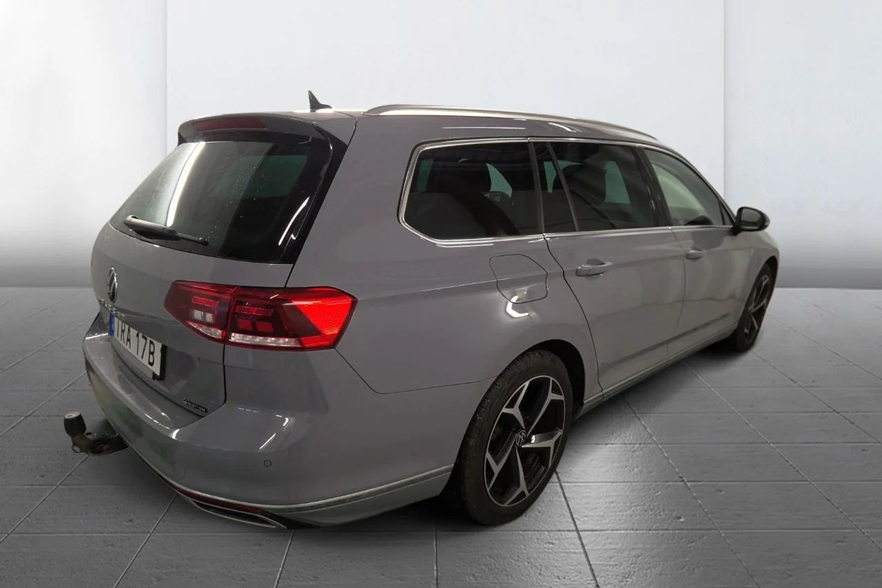 Volkswagen Passat SC 2.0 TDI 4M Aut GT Drag Kamera Värmare MOMS 200hk – bild 4 av 8