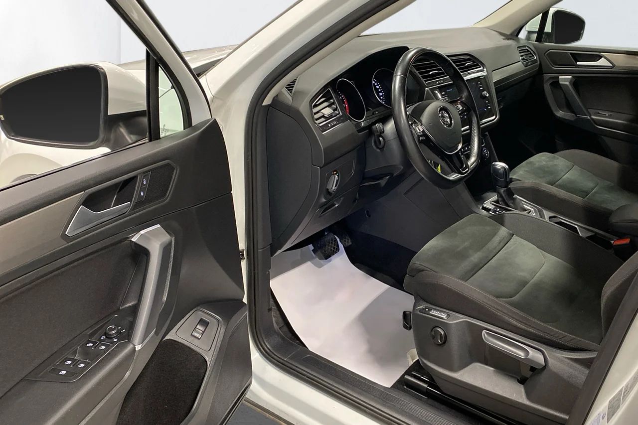 Volkswagen Tiguan Allspace 2.0 TSI 4M 5sits Premium Drag Kamera Värmare MOMS 190hk – bild 6 av 13