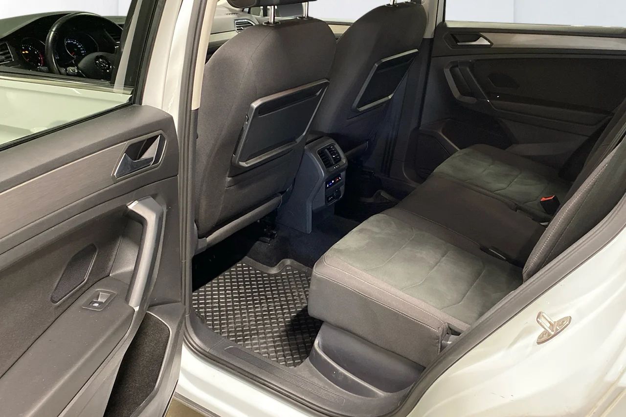 Volkswagen Tiguan Allspace 2.0 TSI 4M 5sits Premium Drag Kamera Värmare MOMS 190hk – bild 7 av 13