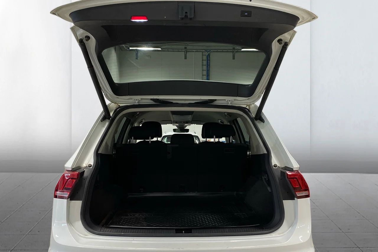 Volkswagen Tiguan Allspace 2.0 TSI 4M 5sits Premium Drag Kamera Värmare MOMS 190hk – bild 11 av 13