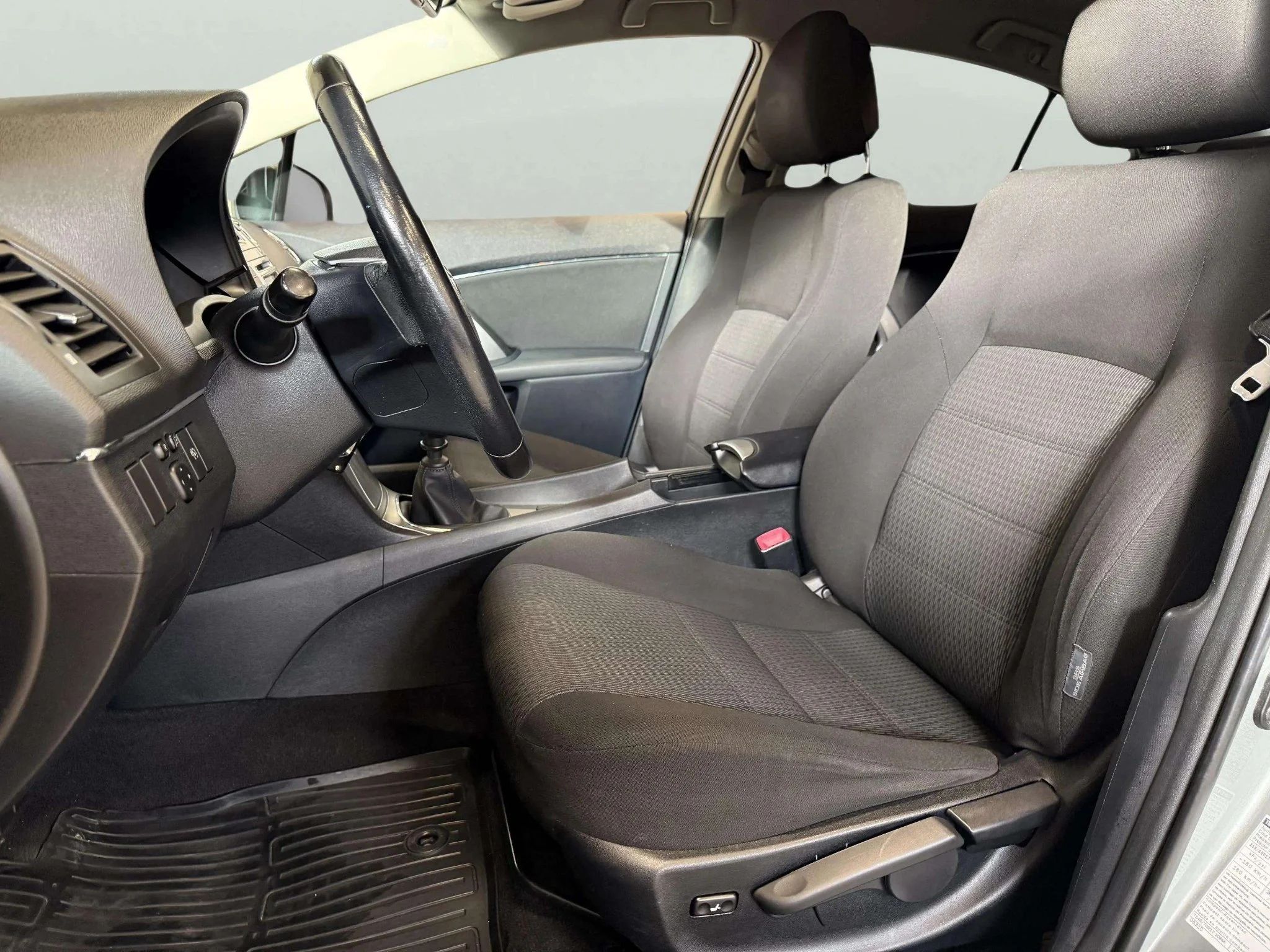 Toyota Avensis Sedan 1.8 Business Kamkedja 147hk – bild 10 av 16