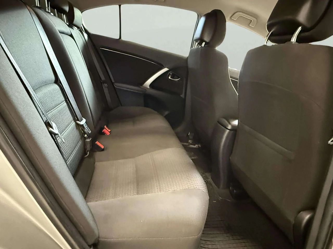 Toyota Avensis Sedan 1.8 Business Kamkedja 147hk – bild 12 av 16