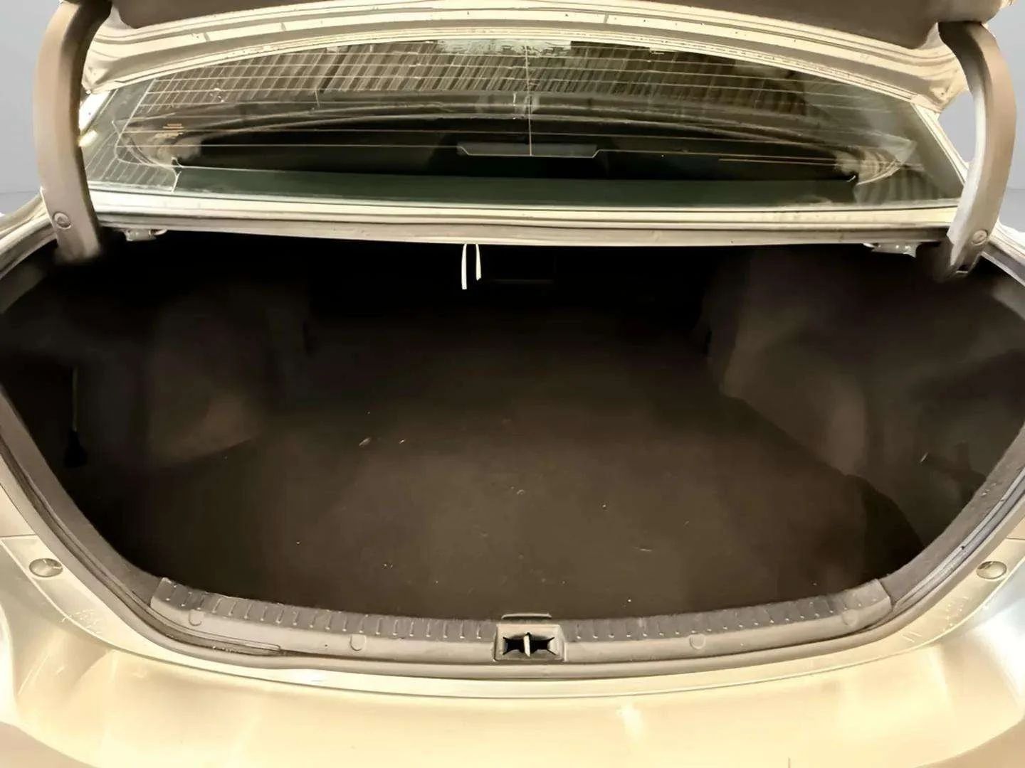 Toyota Avensis Sedan 1.8 Business Kamkedja 147hk – bild 16 av 16