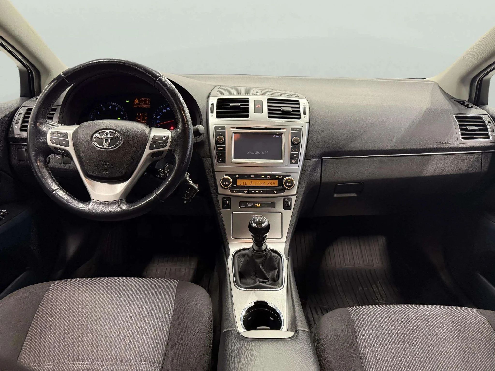 Toyota Avensis Sedan 1.8 Business Kamkedja 147hk – bild 15 av 16