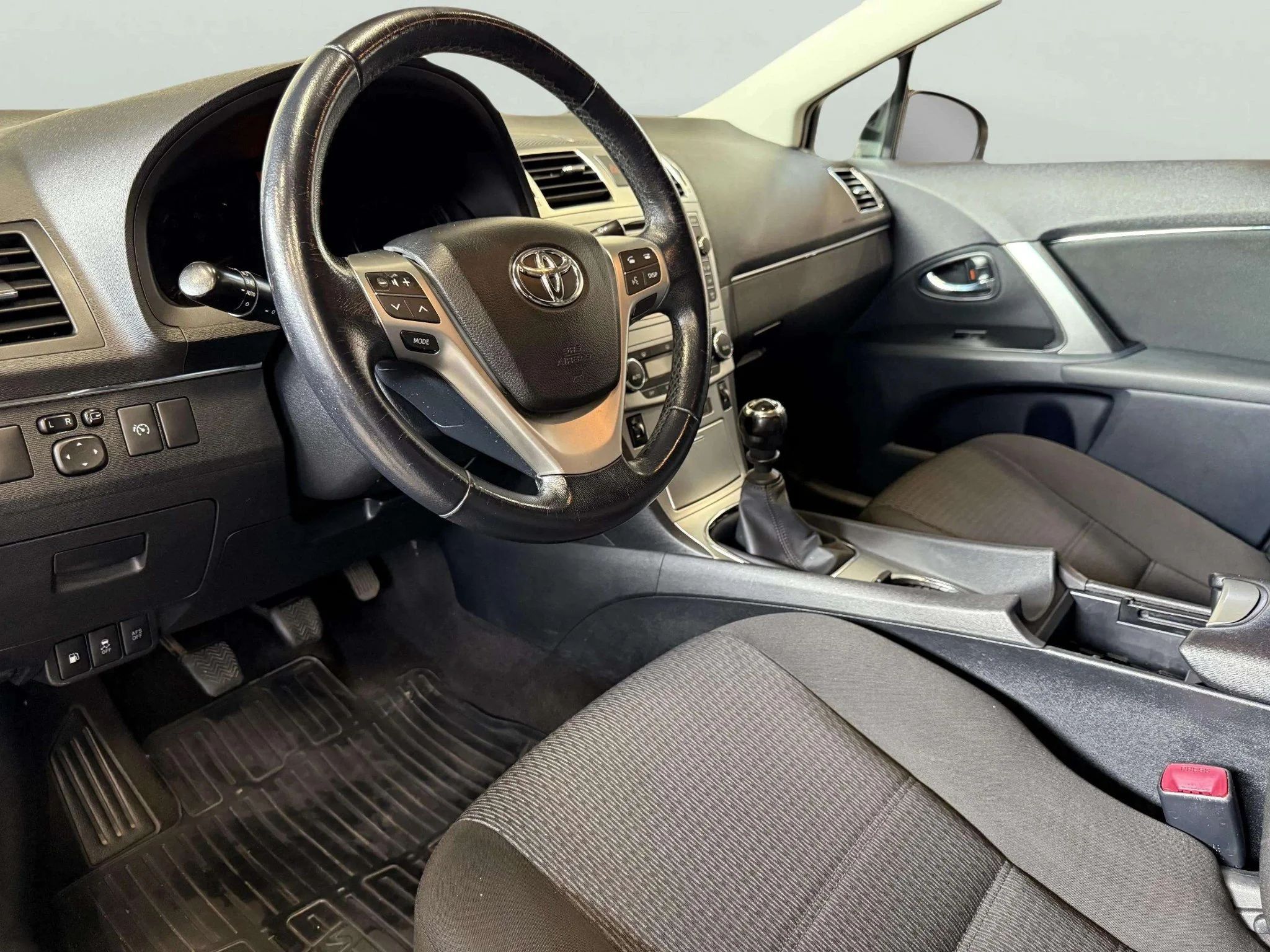 Toyota Avensis Sedan 1.8 Business Kamkedja 147hk – bild 11 av 16
