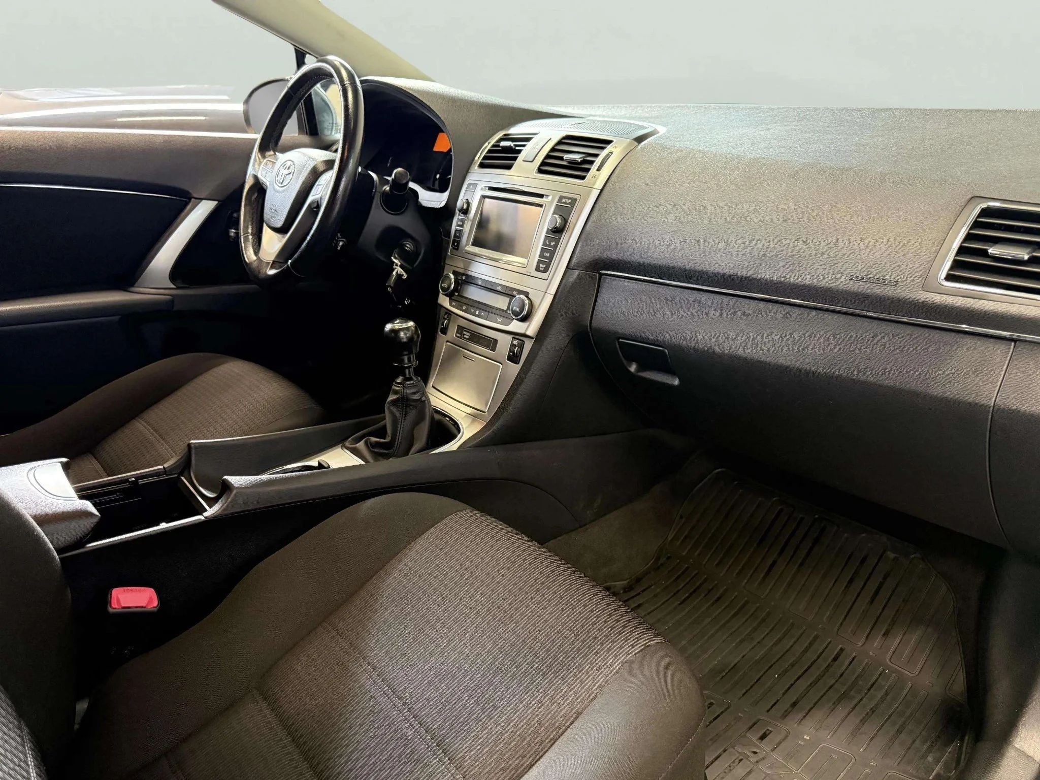Toyota Avensis Sedan 1.8 Business Kamkedja 147hk – bild 14 av 16