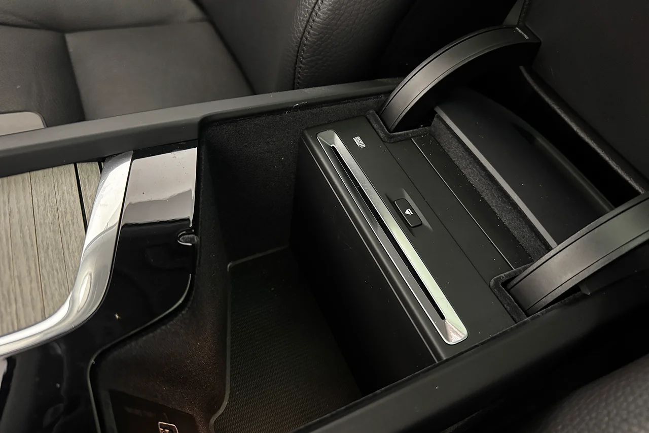 Volvo XC60 T5 AWD Inscription Drag Pano Navi HUD Läder H/K 250hk – bild 32 av 37