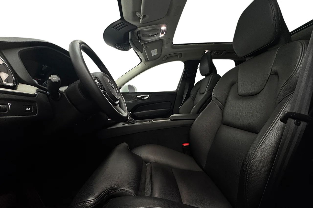 Volvo XC60 T5 AWD Inscription Drag Pano Navi HUD Läder H/K 250hk – bild 11 av 37