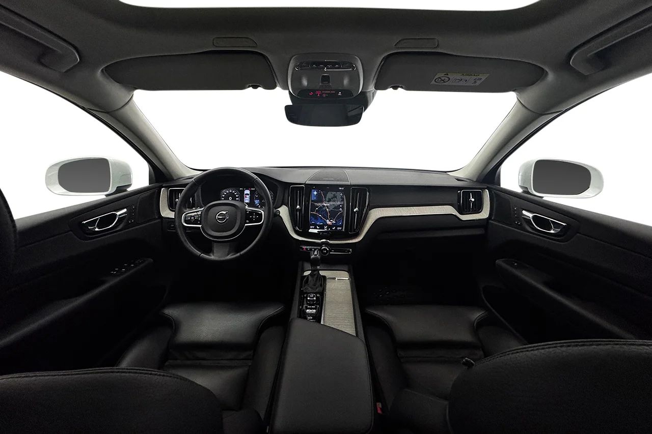 Volvo XC60 T5 AWD Inscription Drag Pano Navi HUD Läder H/K 250hk – bild 18 av 37