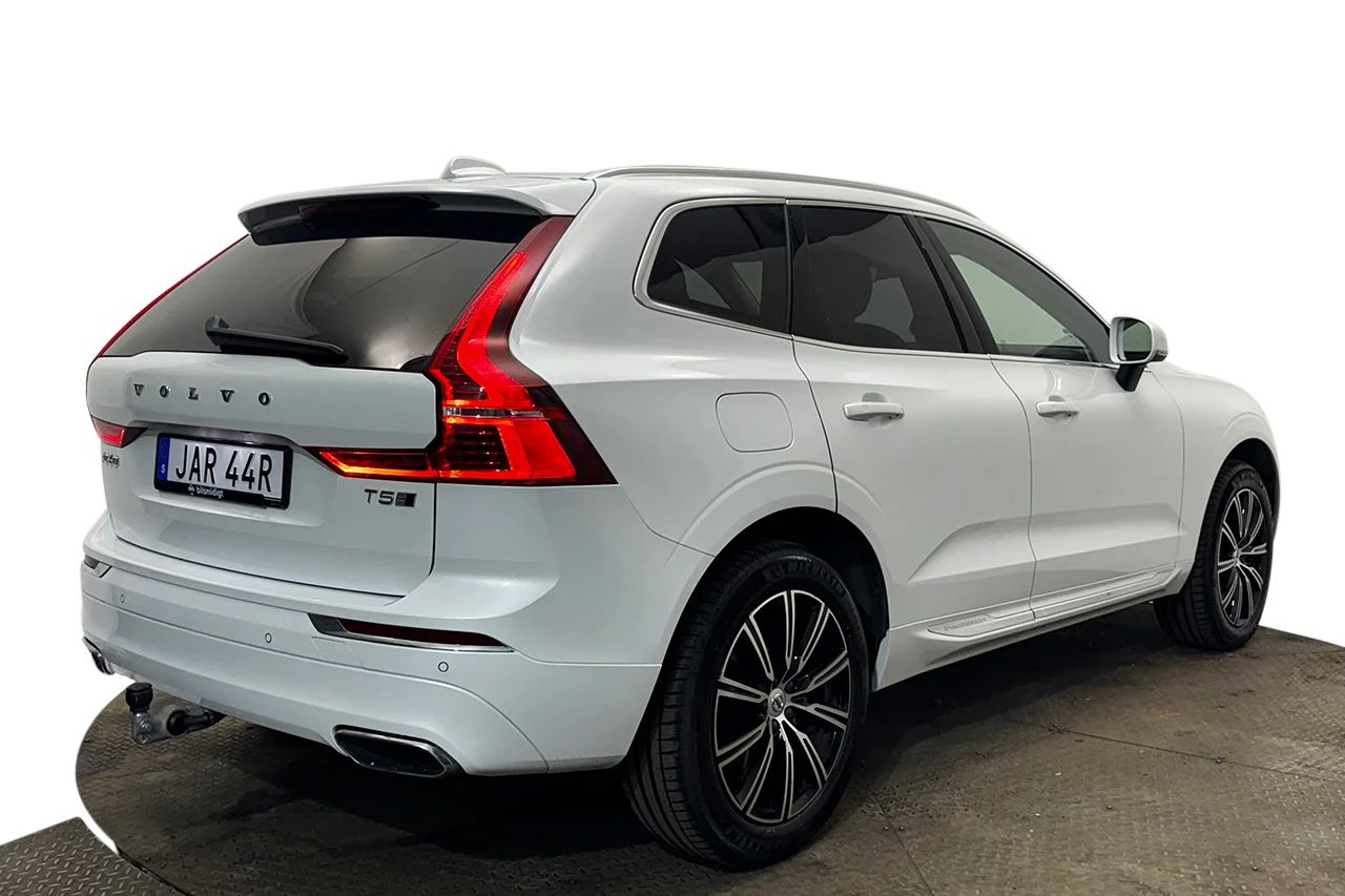 Volvo XC60 T5 AWD Inscription Drag Pano Navi HUD Läder H/K 250hk – bild 5 av 37