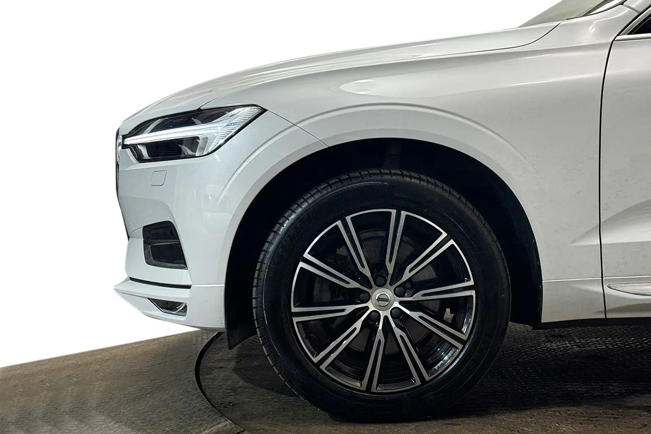 Volvo XC60 T5 AWD Inscription Drag Pano Navi HUD Läder H/K 250hk – bild 10 av 37