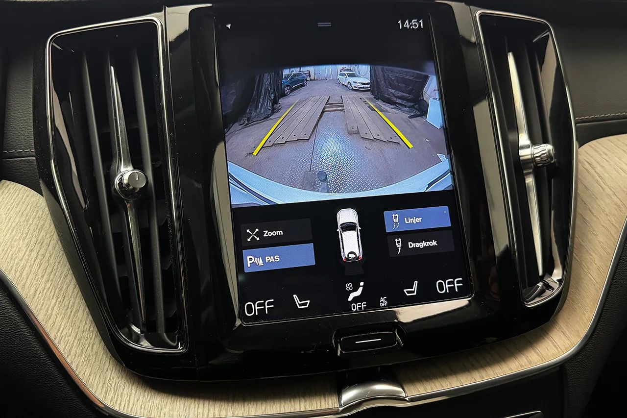 Volvo XC60 T5 AWD Inscription Drag Pano Navi HUD Läder H/K 250hk – bild 27 av 37