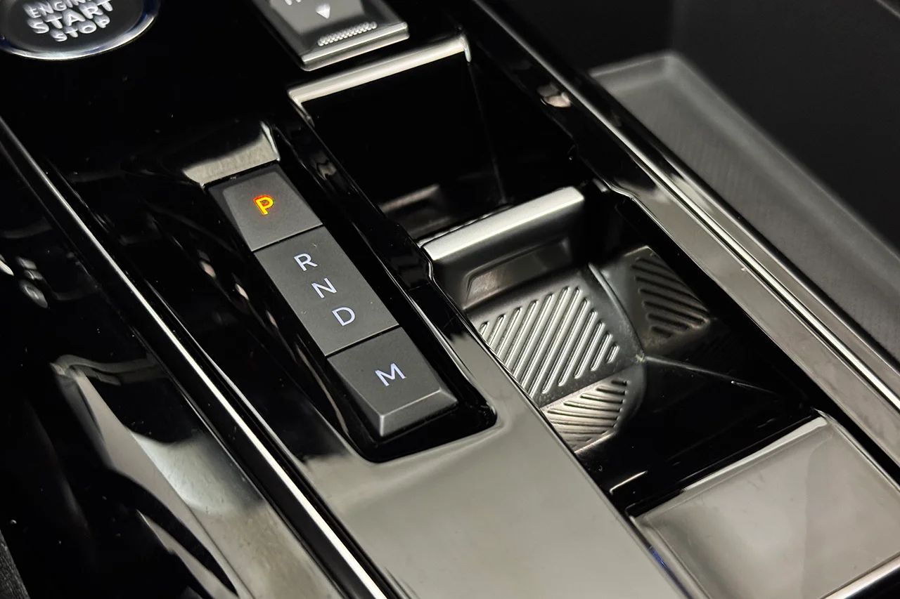 Peugeot 3008 1.2 PureTech GT Navi Kamera Delläder Cockpit MOMS – bild 29 av 32