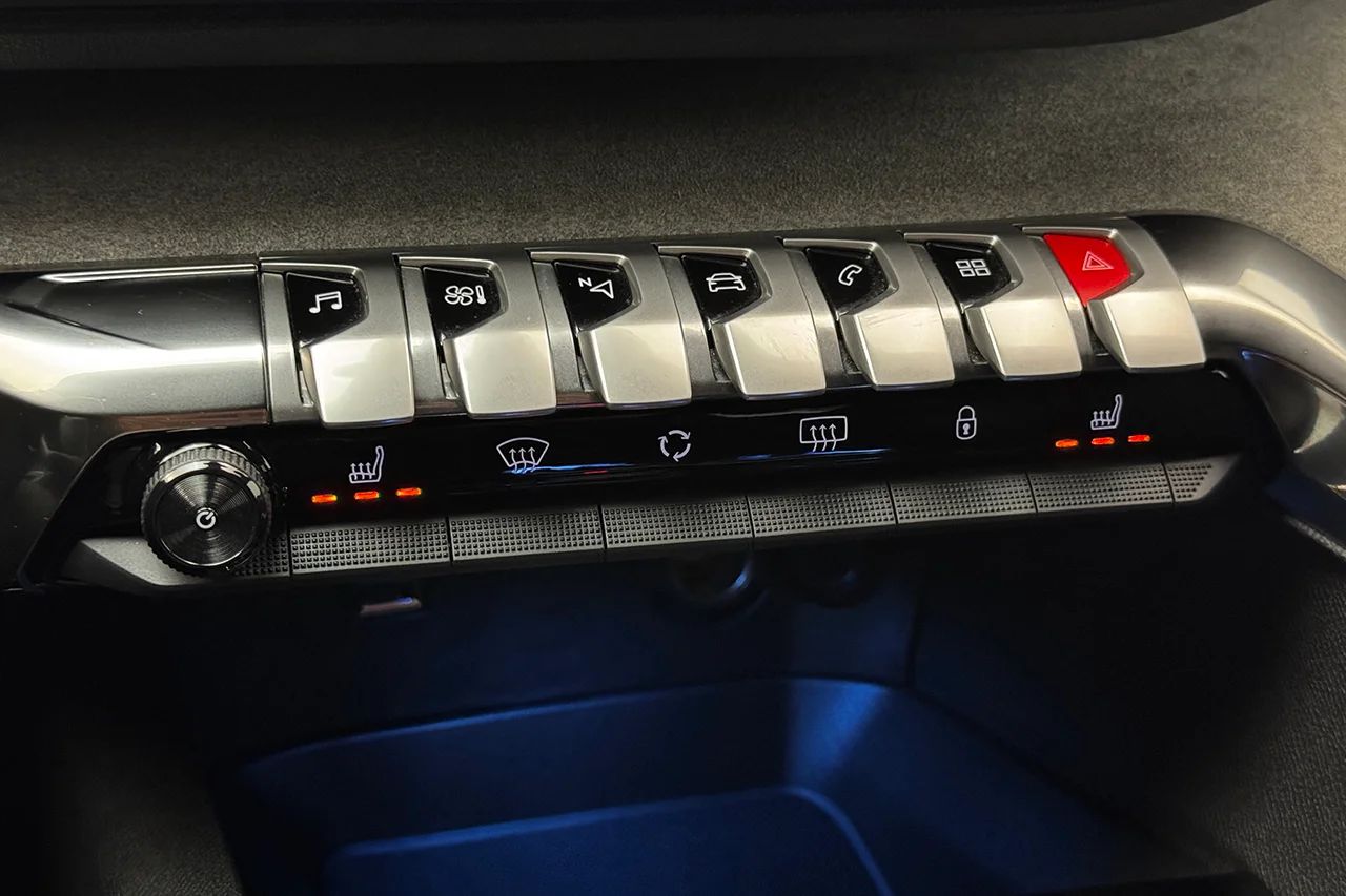 Peugeot 3008 1.2 PureTech GT Navi Kamera Delläder Cockpit MOMS – bild 27 av 32