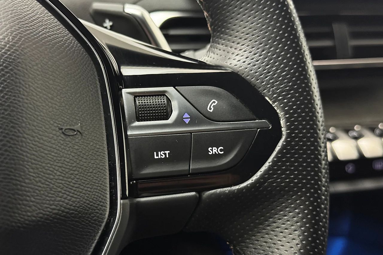 Peugeot 3008 1.2 PureTech GT Navi Kamera Delläder Cockpit MOMS – bild 18 av 32