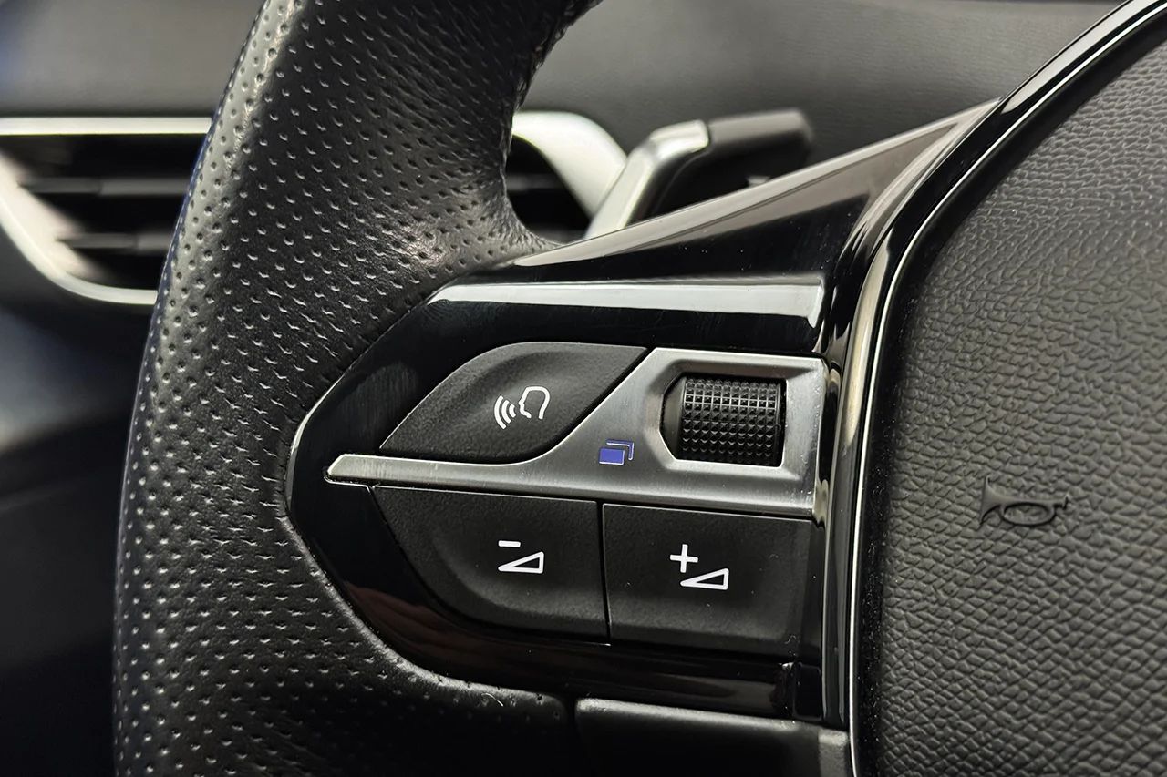 Peugeot 3008 1.2 PureTech GT Navi Kamera Delläder Cockpit MOMS – bild 17 av 32