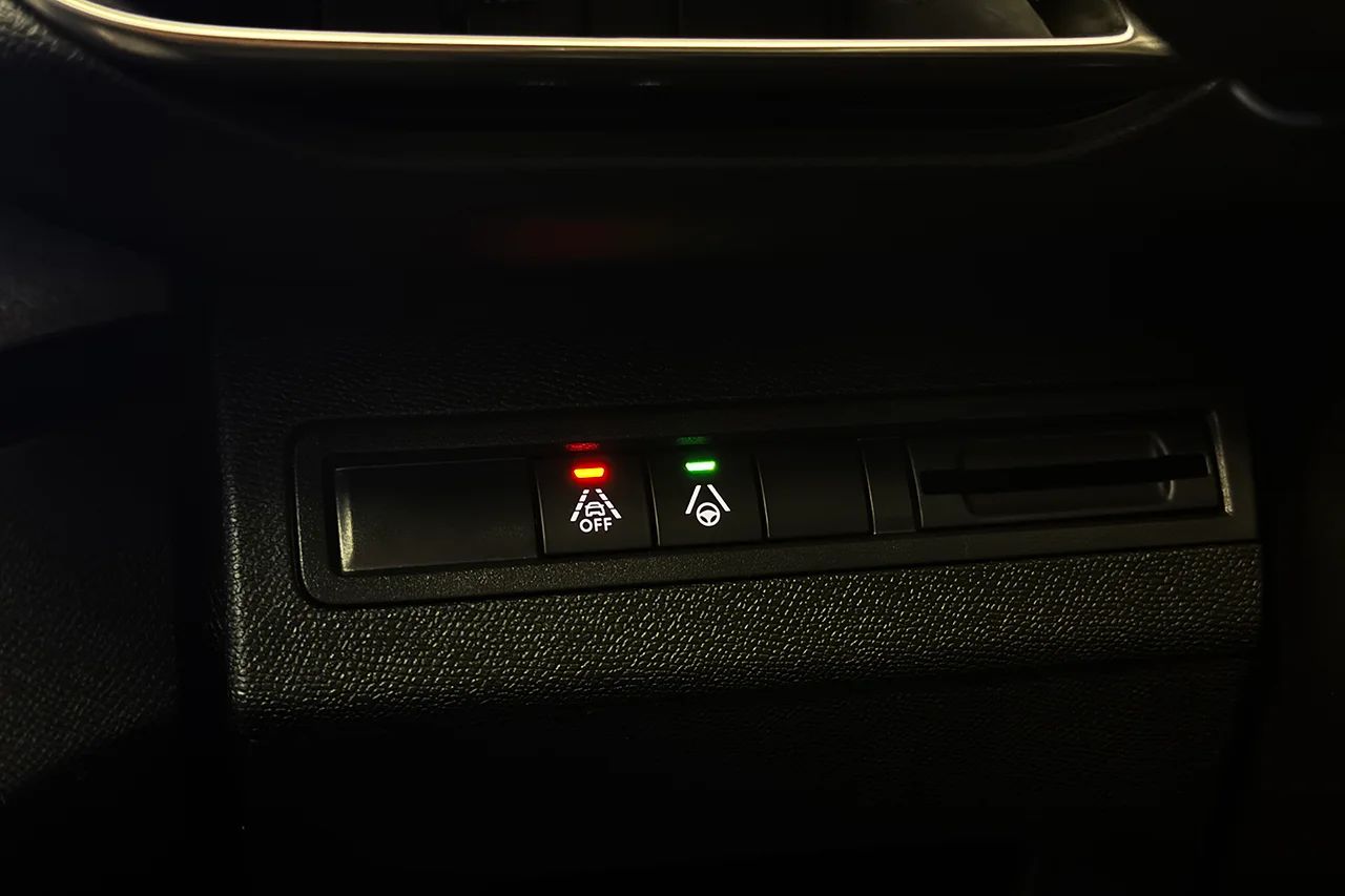 Peugeot 3008 1.2 PureTech GT Navi Kamera Delläder Cockpit MOMS – bild 30 av 32