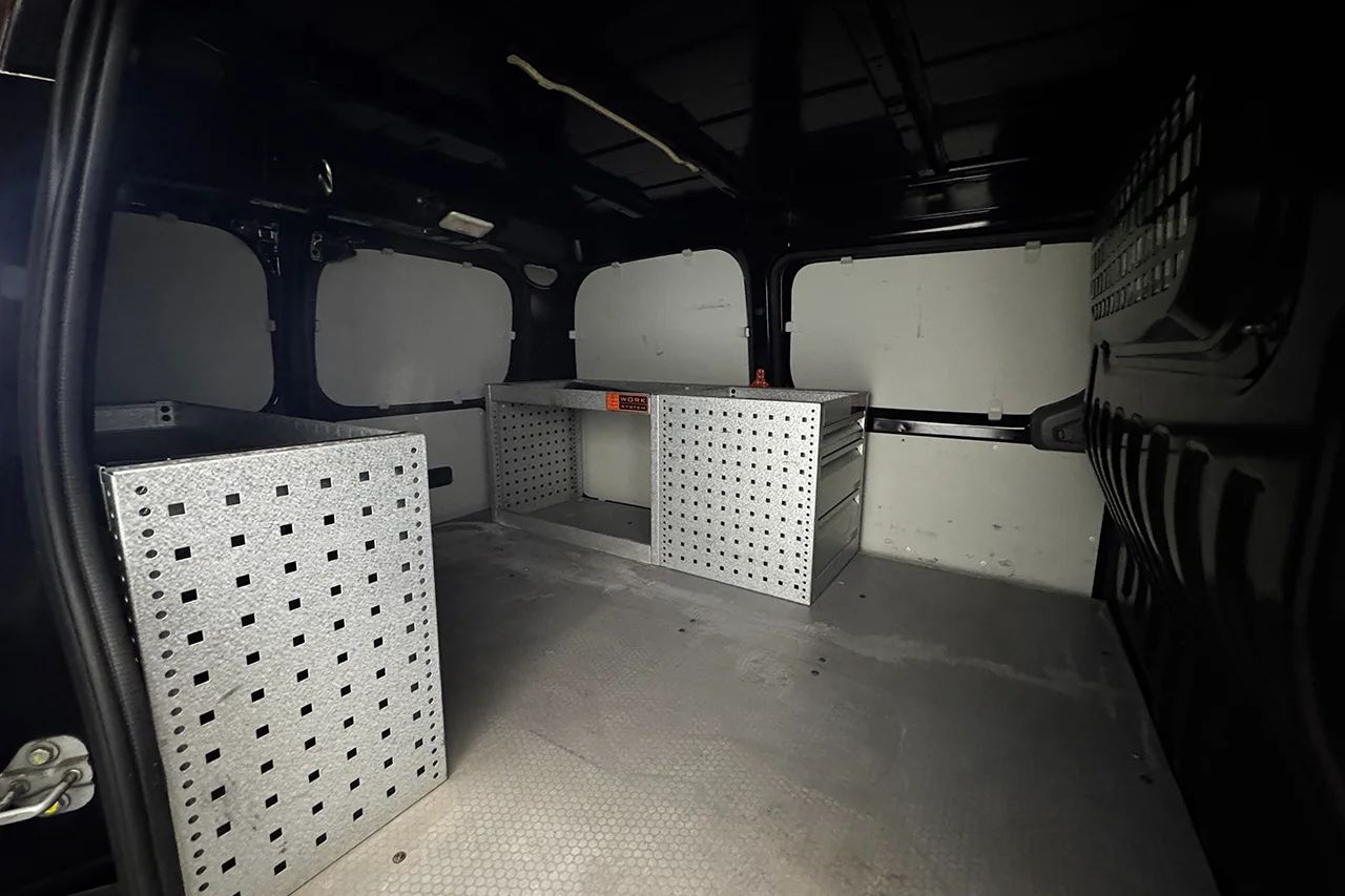 Nissan e-NV200 Skåp 24 kWh Inredd 2xSidodörr Navi Kamera Rattvärme 109hk – bild 13 av 29