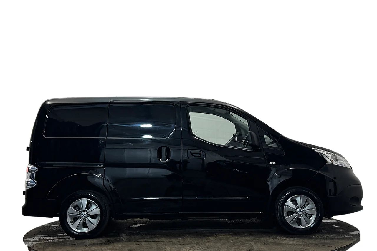Nissan e-NV200 Skåp 24 kWh Inredd 2xSidodörr Navi Kamera Rattvärme 109hk – bild 5 av 29