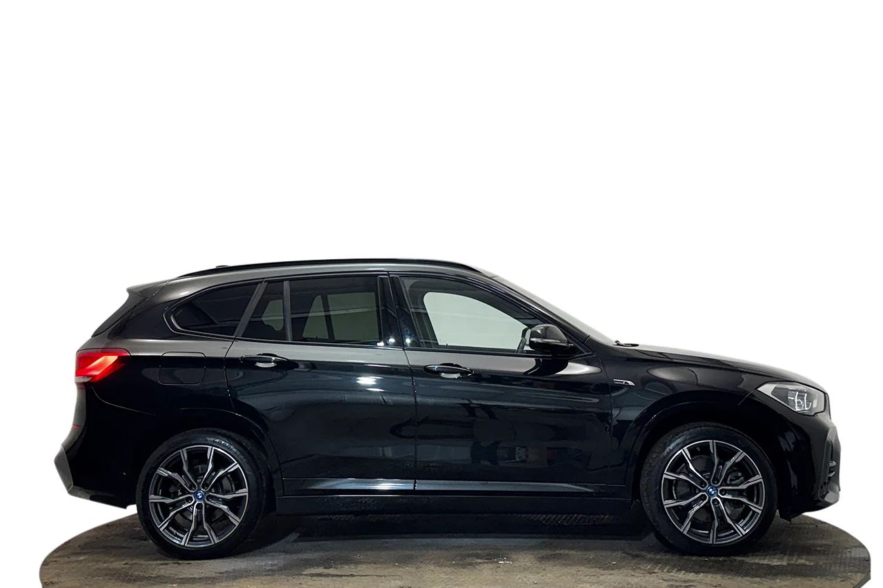 BMW X1 xDrive25e M Sport Drag HUD Navi Kamera Läder 220hk – bild 4 av 34