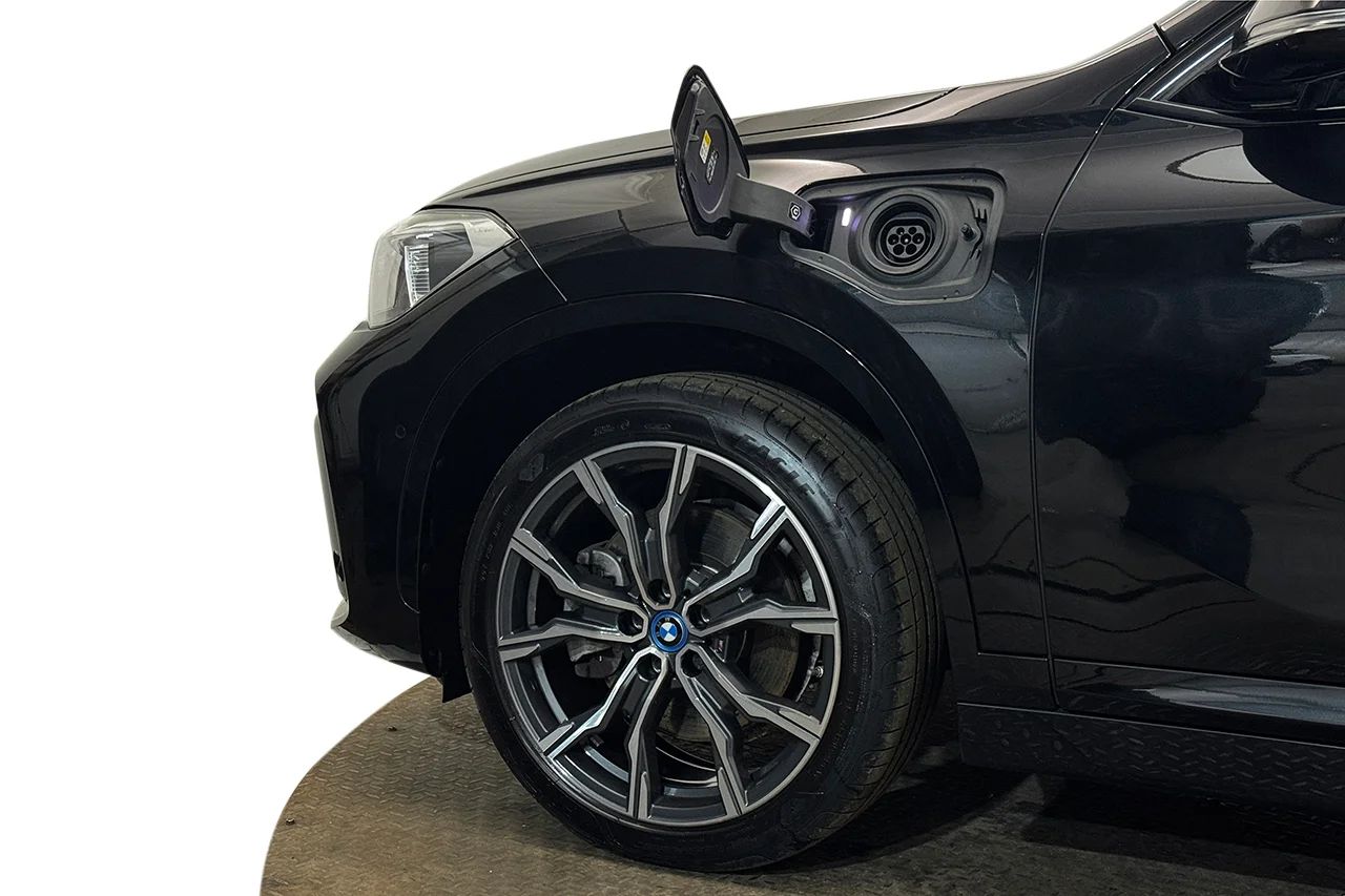 BMW X1 xDrive25e M Sport Drag HUD Navi Kamera Läder 220hk – bild 10 av 34