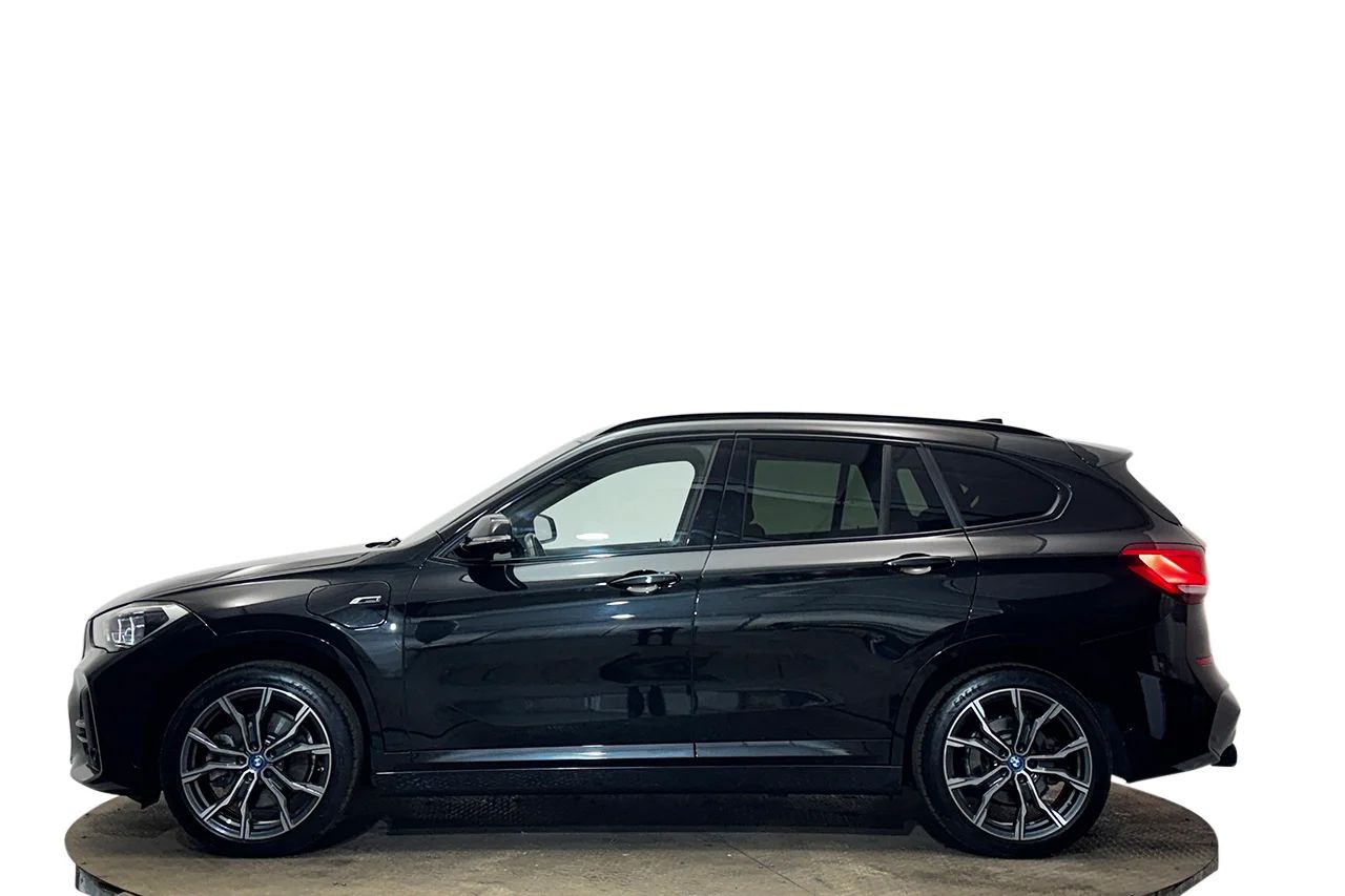 BMW X1 xDrive25e M Sport Drag HUD Navi Kamera Läder 220hk – bild 9 av 34