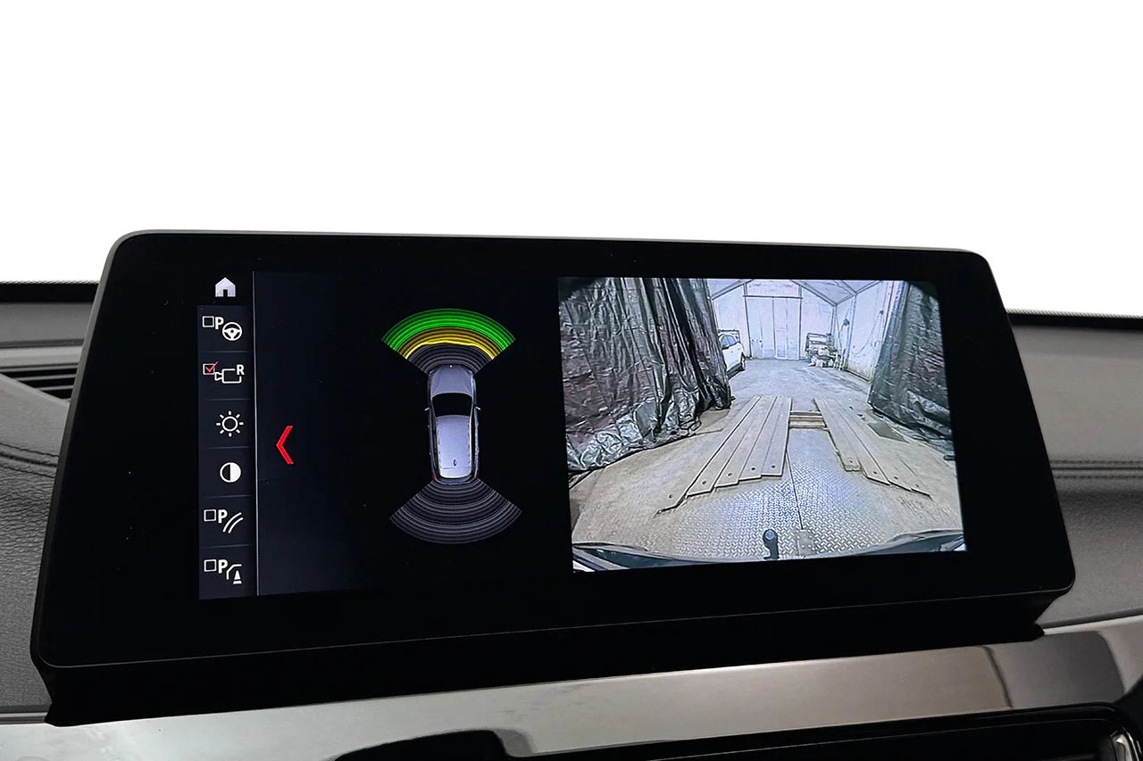 BMW X1 xDrive25e M Sport Drag HUD Navi Kamera Läder 220hk – bild 23 av 34