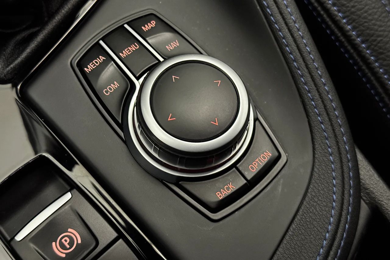 BMW X1 xDrive25e M Sport Drag HUD Navi Kamera Läder 220hk – bild 28 av 34