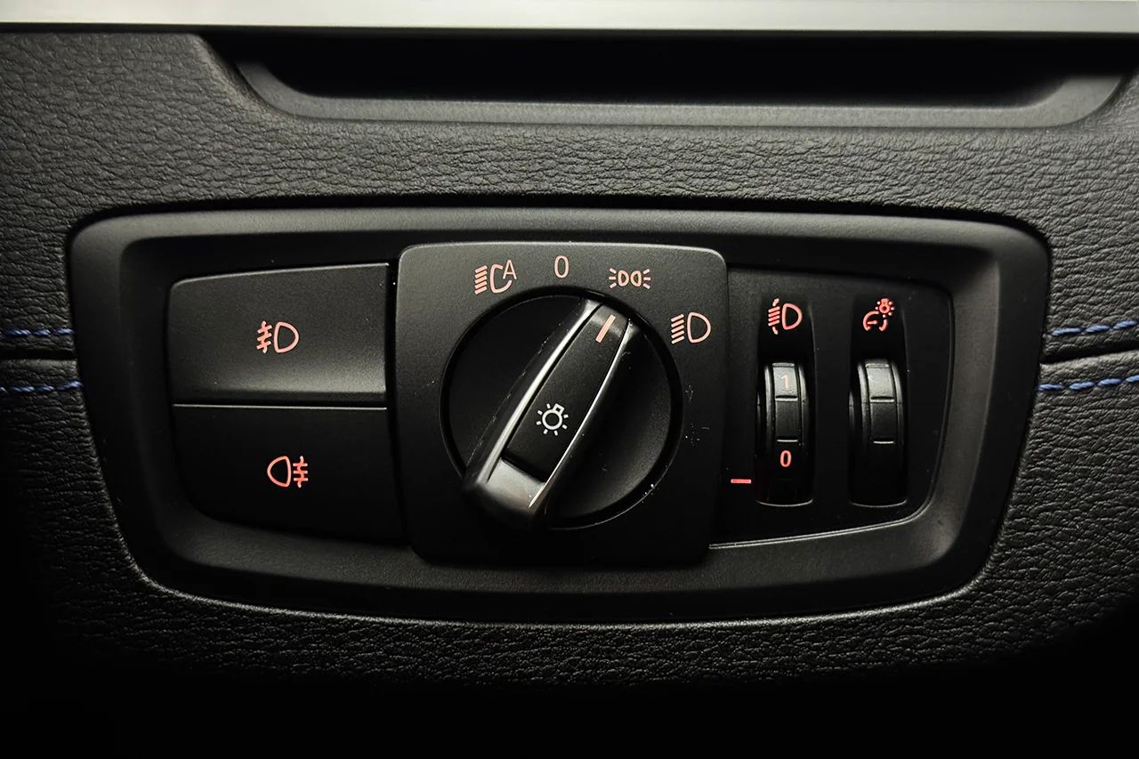 BMW X1 xDrive25e M Sport Drag HUD Navi Kamera Läder 220hk – bild 30 av 34