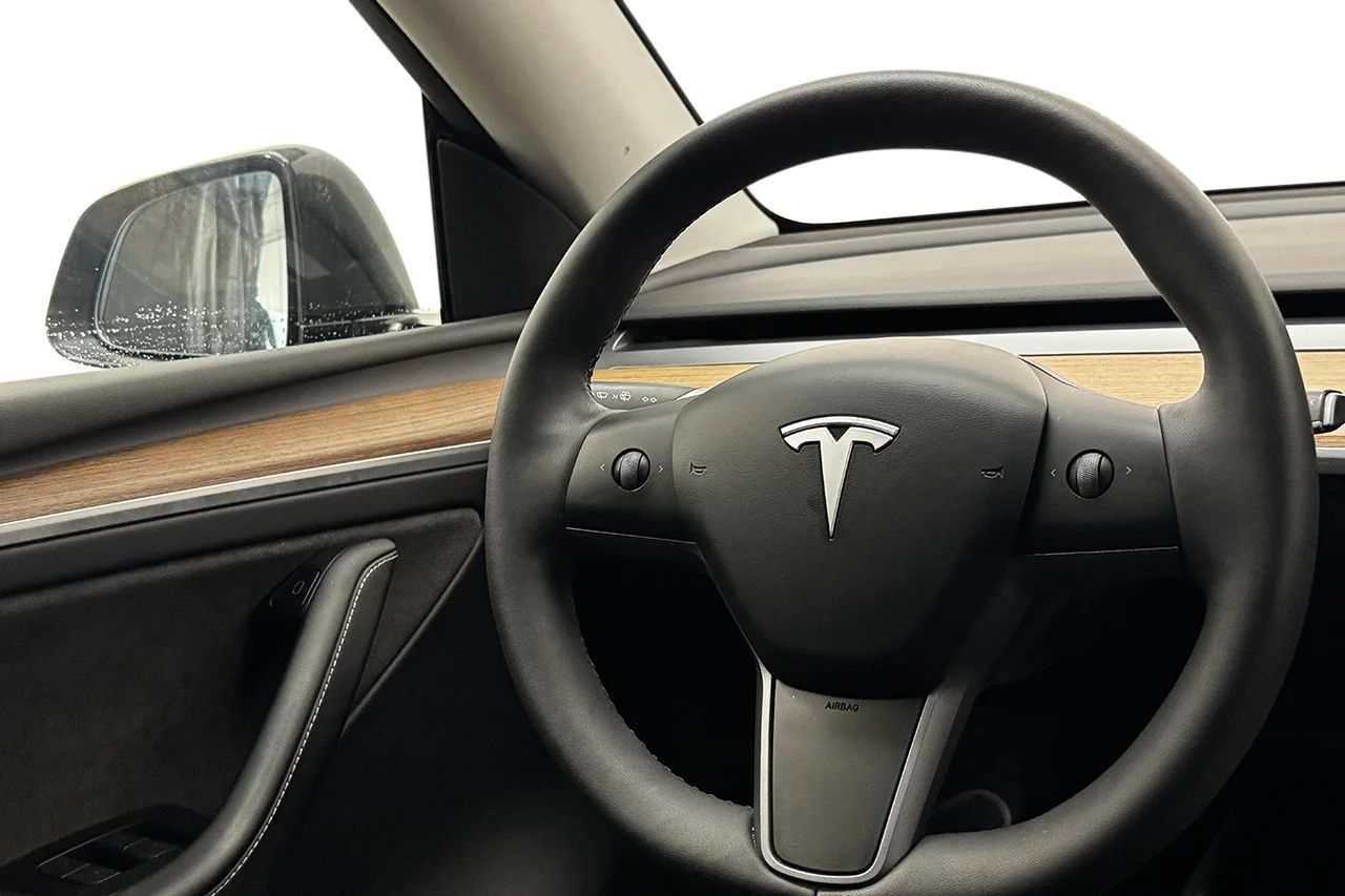 Tesla Model Y Performance Drag AI-Dator V-Pump Premiumljud 534hk – bild 17 av 36