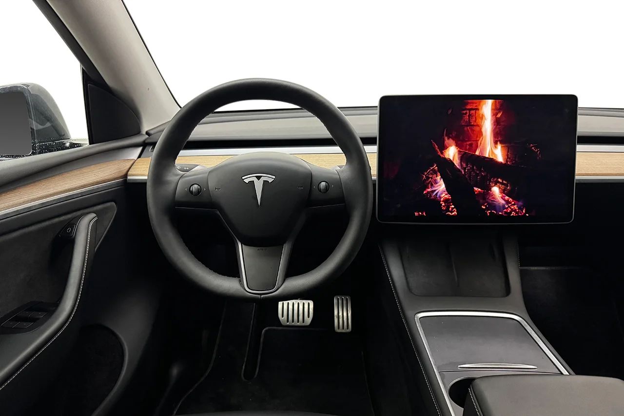 Tesla Model Y Performance Drag AI-Dator V-Pump Premiumljud 534hk – bild 18 av 36