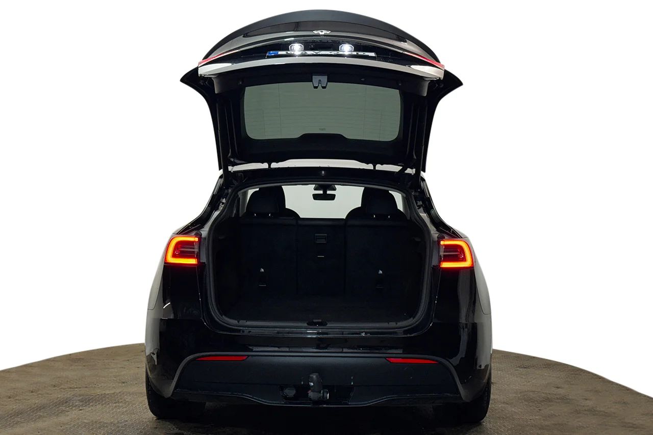 Tesla Model Y Performance Drag AI-Dator V-Pump Premiumljud 534hk – bild 7 av 36