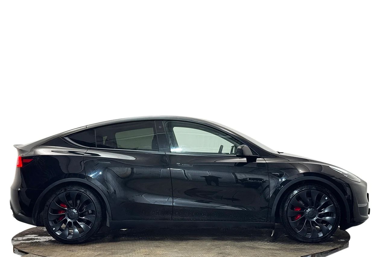 Tesla Model Y Performance Drag AI-Dator V-Pump Premiumljud 534hk – bild 4 av 36
