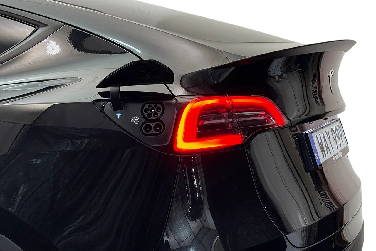 Tesla Model Y Performance Drag AI-Dator V-Pump Premiumljud 534hk – bild 33 av 36