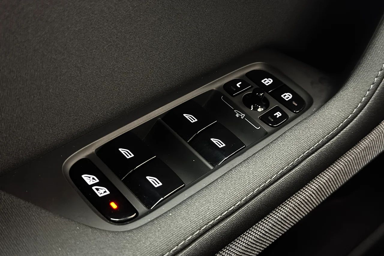 Polestar 2 Standard Range Drag Elstolar Cockpit Keyless P-Klimat MOMS 231hk – bild 26 av 29