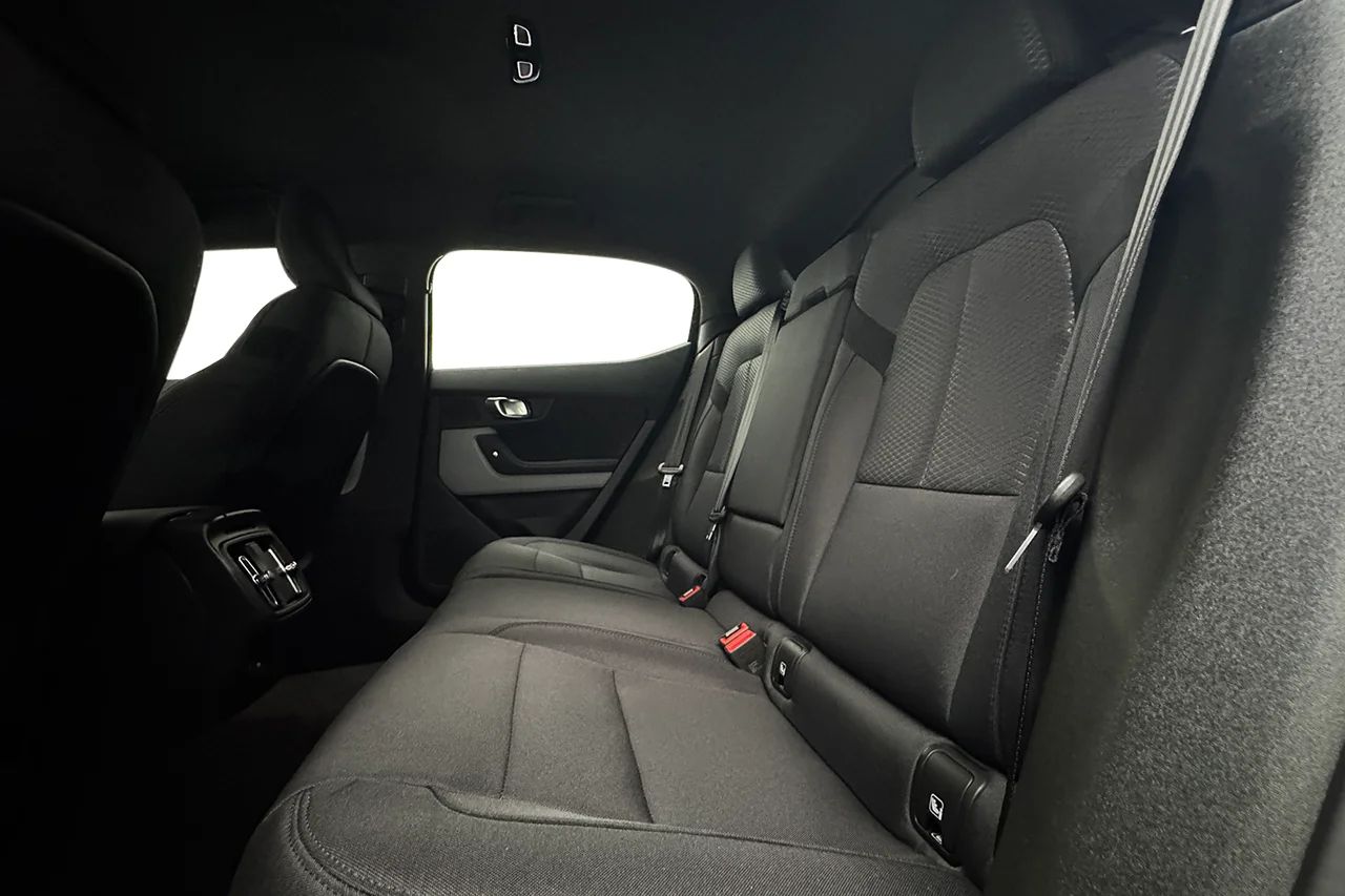 Polestar 2 Standard Range Drag Elstolar Cockpit Keyless P-Klimat MOMS 231hk – bild 14 av 29