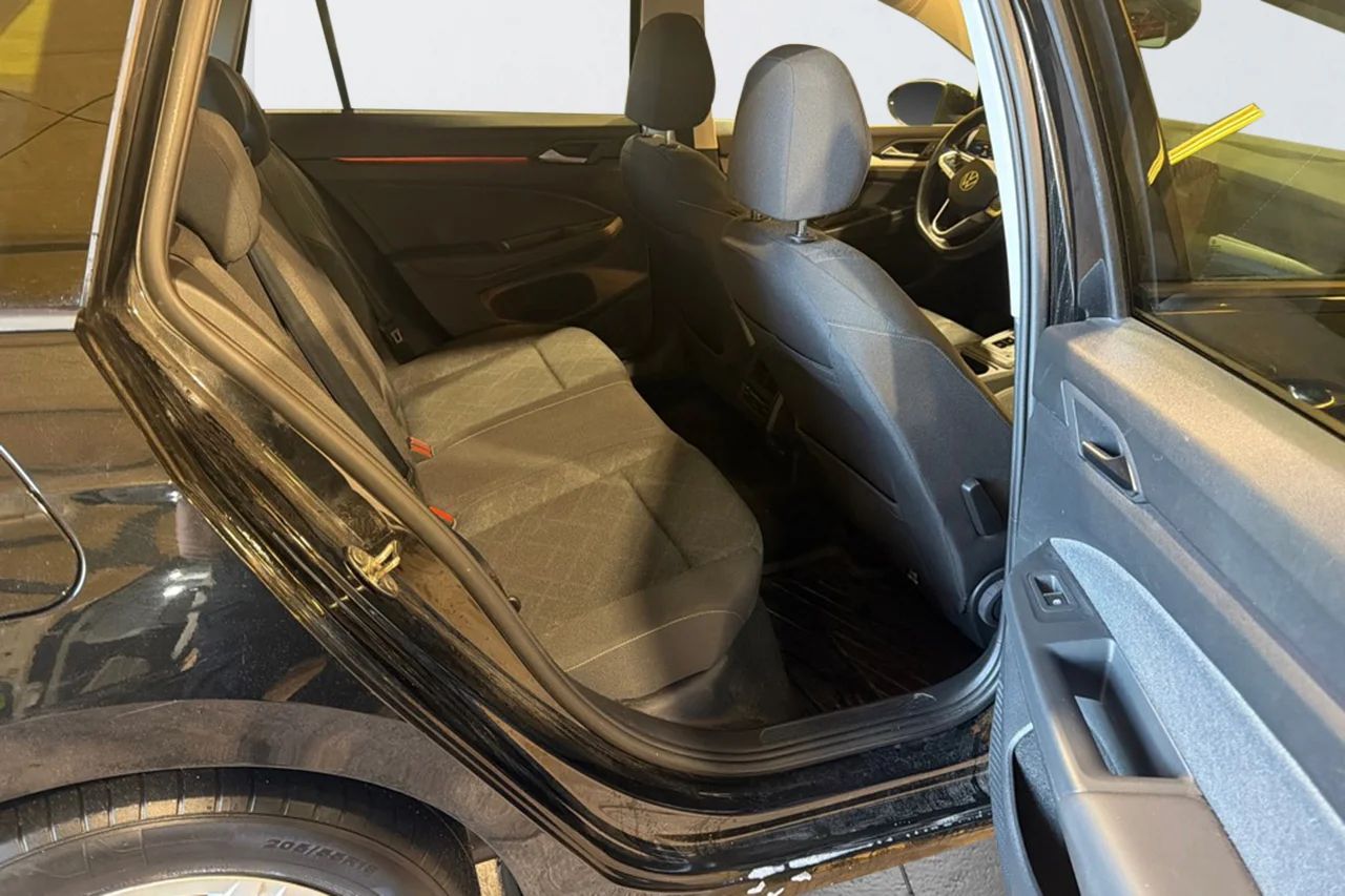 Volkswagen Golf SC 1.5 eTSI Drag Kamera Cockpit Värmare 150hk – bild 6 av 10