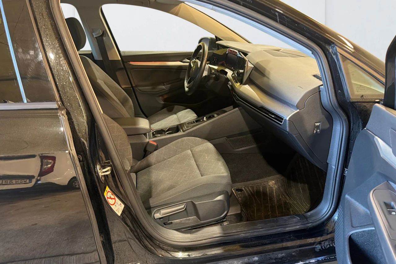 Volkswagen Golf SC 1.5 eTSI Drag Kamera Cockpit Värmare 150hk – bild 5 av 10